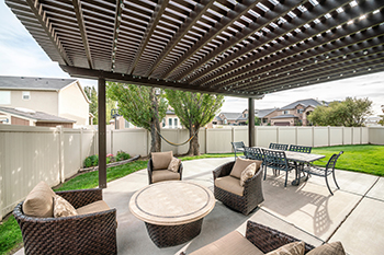 Renton outdoor pergola contractors in WA near 98058